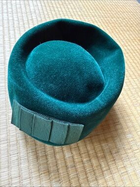 Emerald Green Vintage Pillbox Hat with Grograin Bow